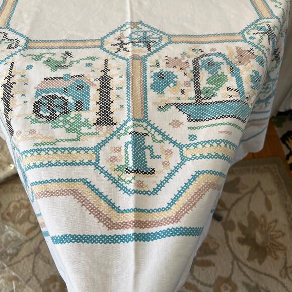 Vintage cotton farmhouse tablecloth 49x46 cottage core linens textiles fabric - Picture 2 of 9